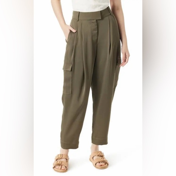 Sam Edelman Pants - NWOT SAM EDELMAN Laila Pleated Tapered Cargo Pants in Kalamata Size 6